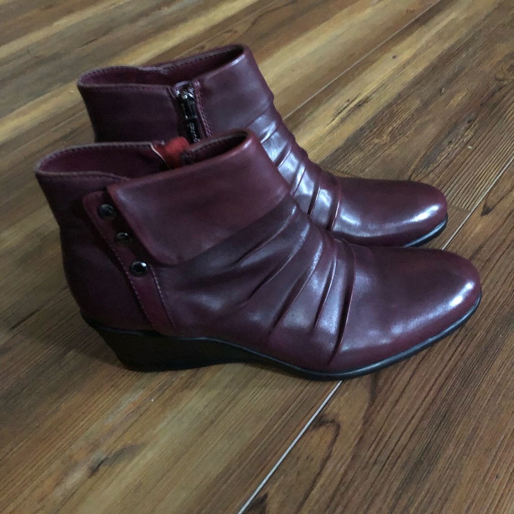 Regarde leCeil Bootie Size 7 Sangria